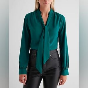 Express Relaxed Portofino blouse with a tie neck detail. Size XS
